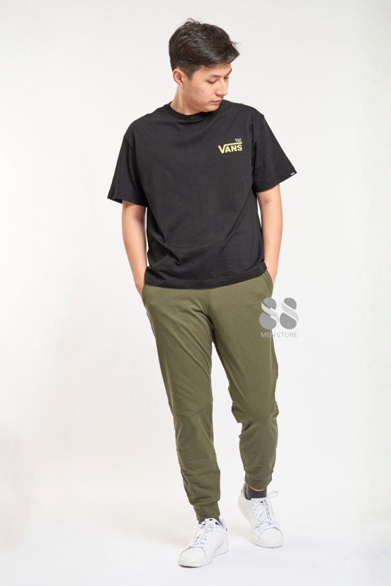 V Posted Hitam T-Shirt