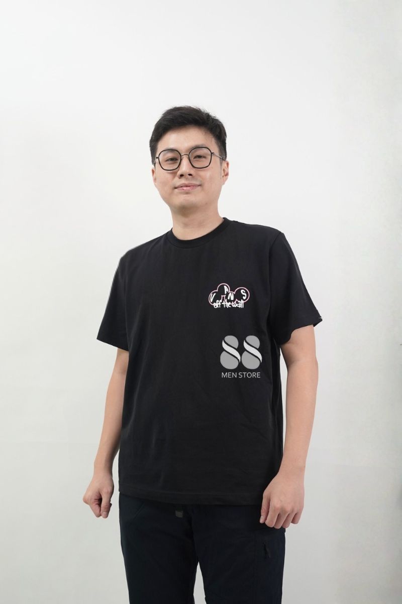 V Hitam Scuttle T-Shirt